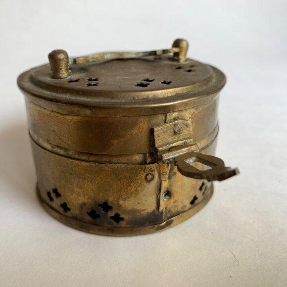 Vintage Brass Cricket Trinket Keeper Round Box Latch Broken - Picture 5 of 6